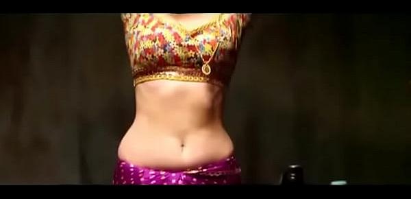  Sonalee Kulkarni hot and sexy navel from movie shutter.